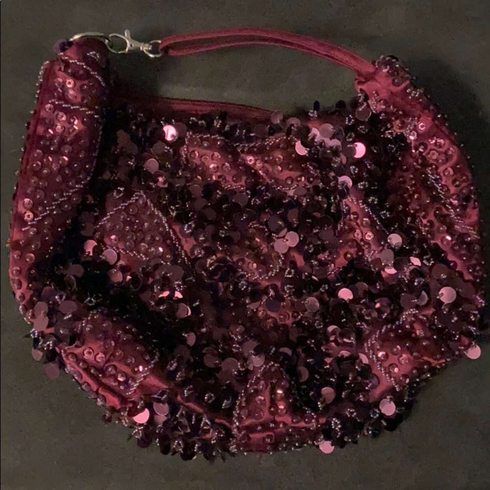 Perfect purse for the holiday season!!